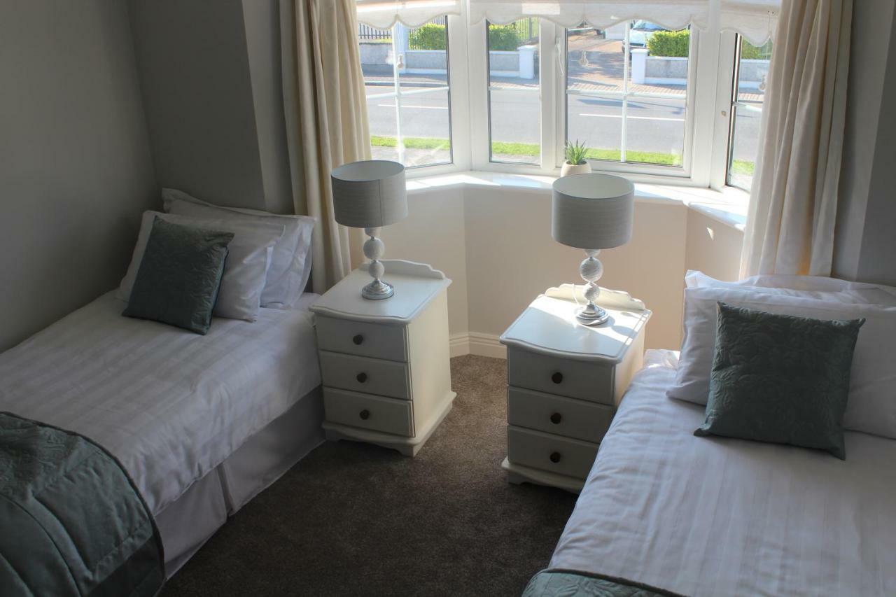 5 Mins Walk To Carrick - Sleeps 12 - Off Road Parking - Modern House Villa Exterior foto
