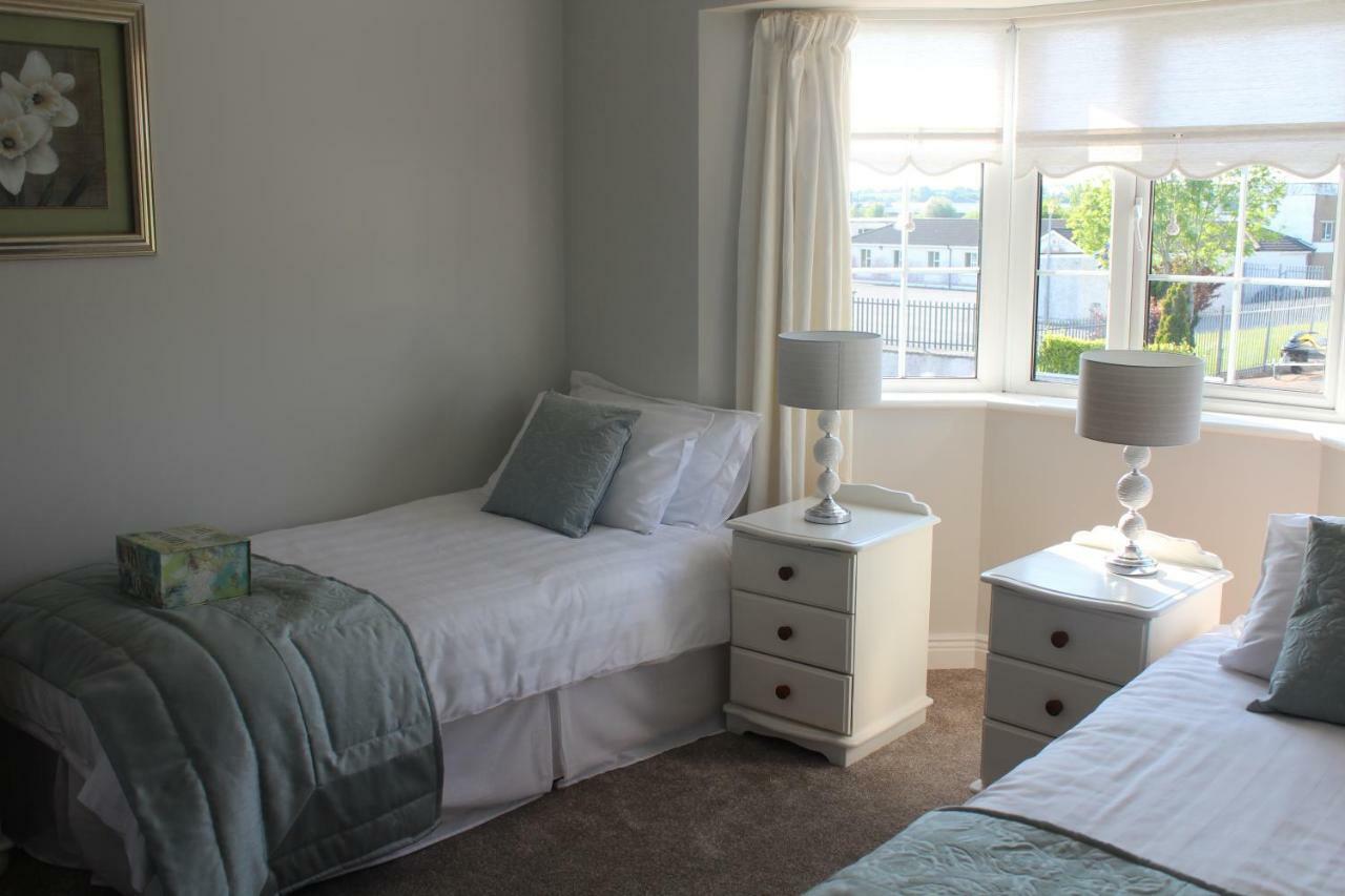 5 Mins Walk To Carrick - Sleeps 12 - Off Road Parking - Modern House Villa Exterior foto